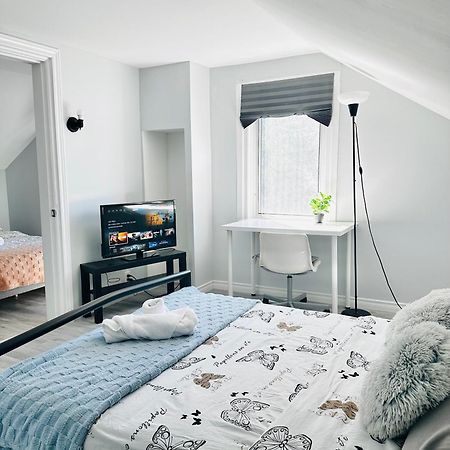 Cozy 2Br House Near Centre With Patio, Bbq, Backyard, And Netflix Διαμέρισμα Peterborough Εξωτερικό φωτογραφία