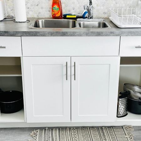 Cozy 2Br House Near Centre With Patio, Bbq, Backyard, And Netflix Διαμέρισμα Peterborough Εξωτερικό φωτογραφία
