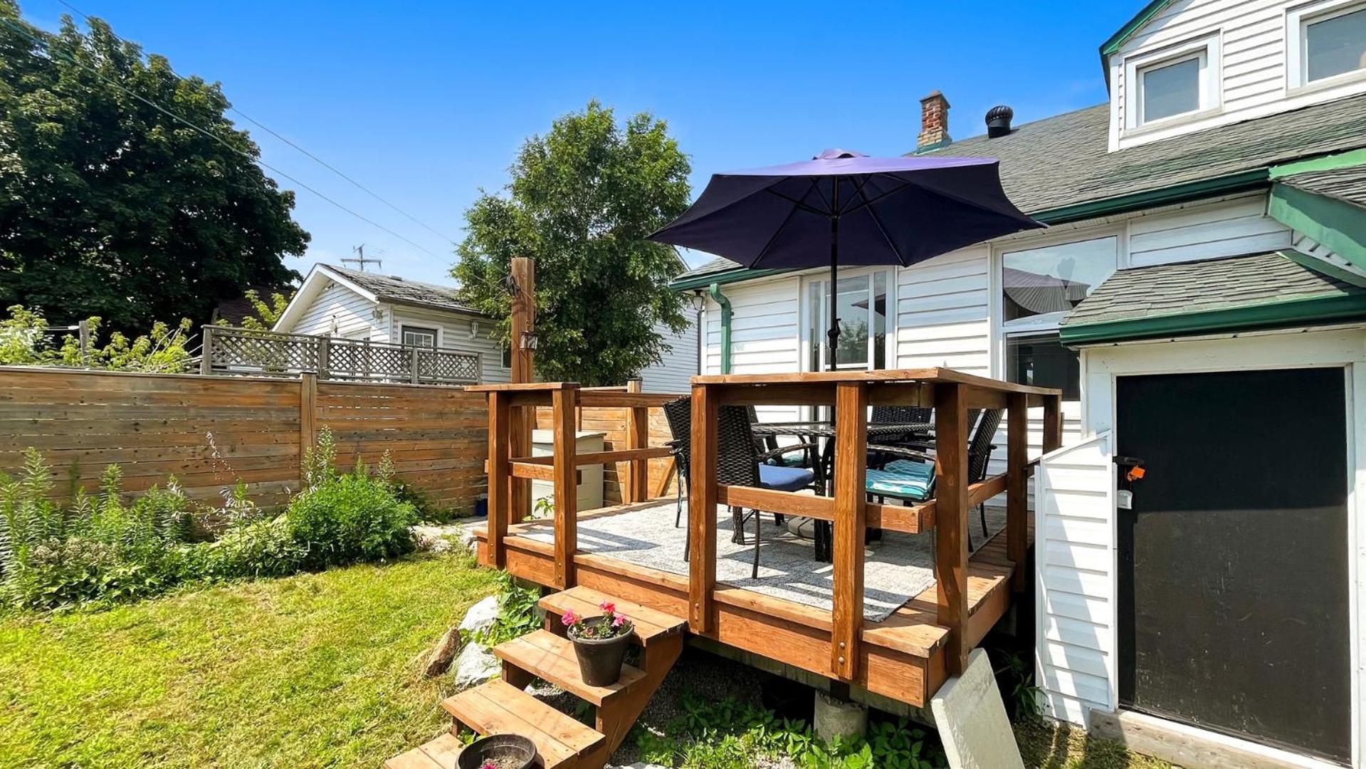 Cozy 2Br House Near Centre With Patio, Bbq, Backyard, And Netflix Διαμέρισμα Peterborough Εξωτερικό φωτογραφία