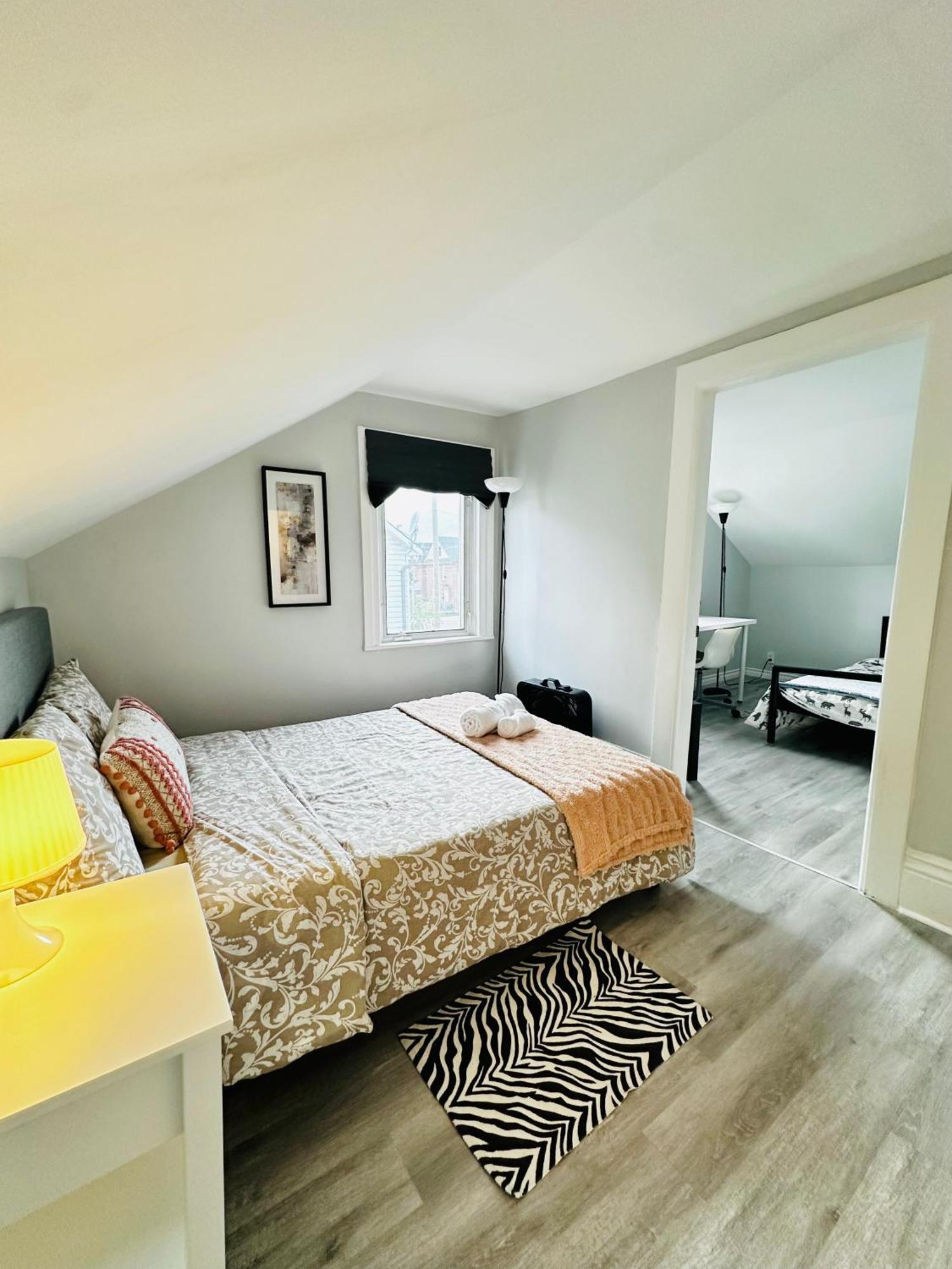 Cozy 2Br House Near Centre With Patio, Bbq, Backyard, And Netflix Διαμέρισμα Peterborough Εξωτερικό φωτογραφία