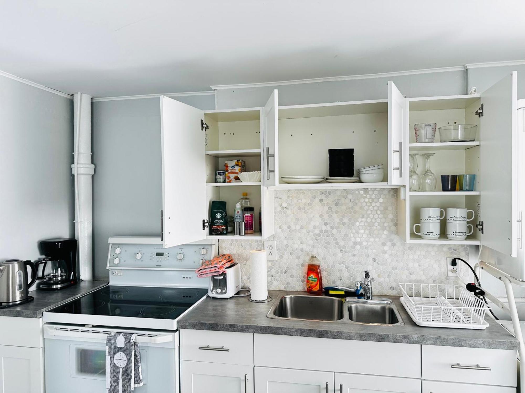 Cozy 2Br House Near Centre With Patio, Bbq, Backyard, And Netflix Διαμέρισμα Peterborough Εξωτερικό φωτογραφία