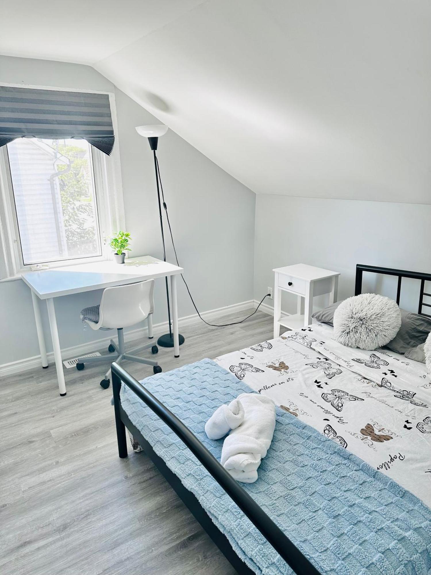 Cozy 2Br House Near Centre With Patio, Bbq, Backyard, And Netflix Διαμέρισμα Peterborough Εξωτερικό φωτογραφία