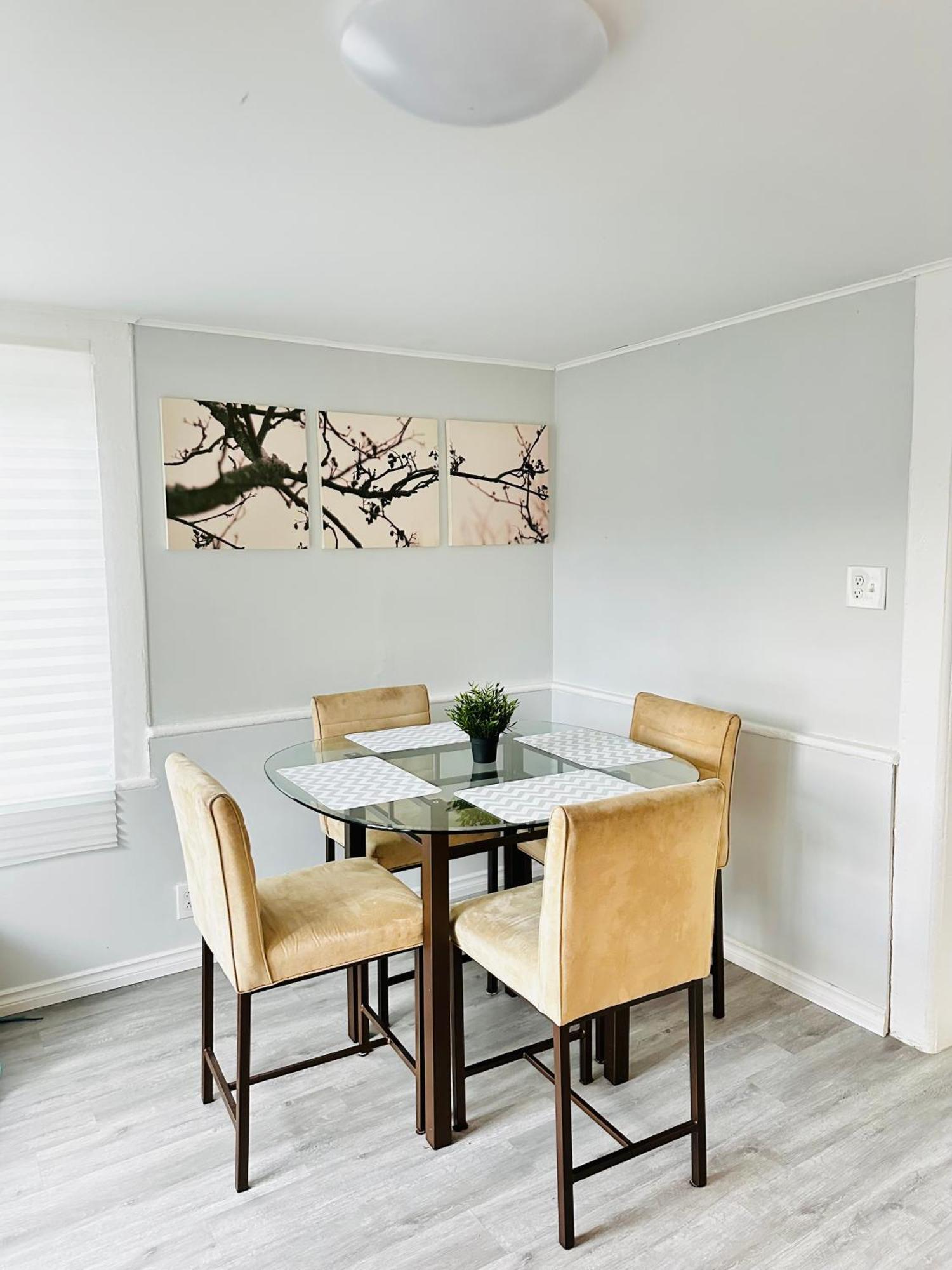 Cozy 2Br House Near Centre With Patio, Bbq, Backyard, And Netflix Διαμέρισμα Peterborough Εξωτερικό φωτογραφία