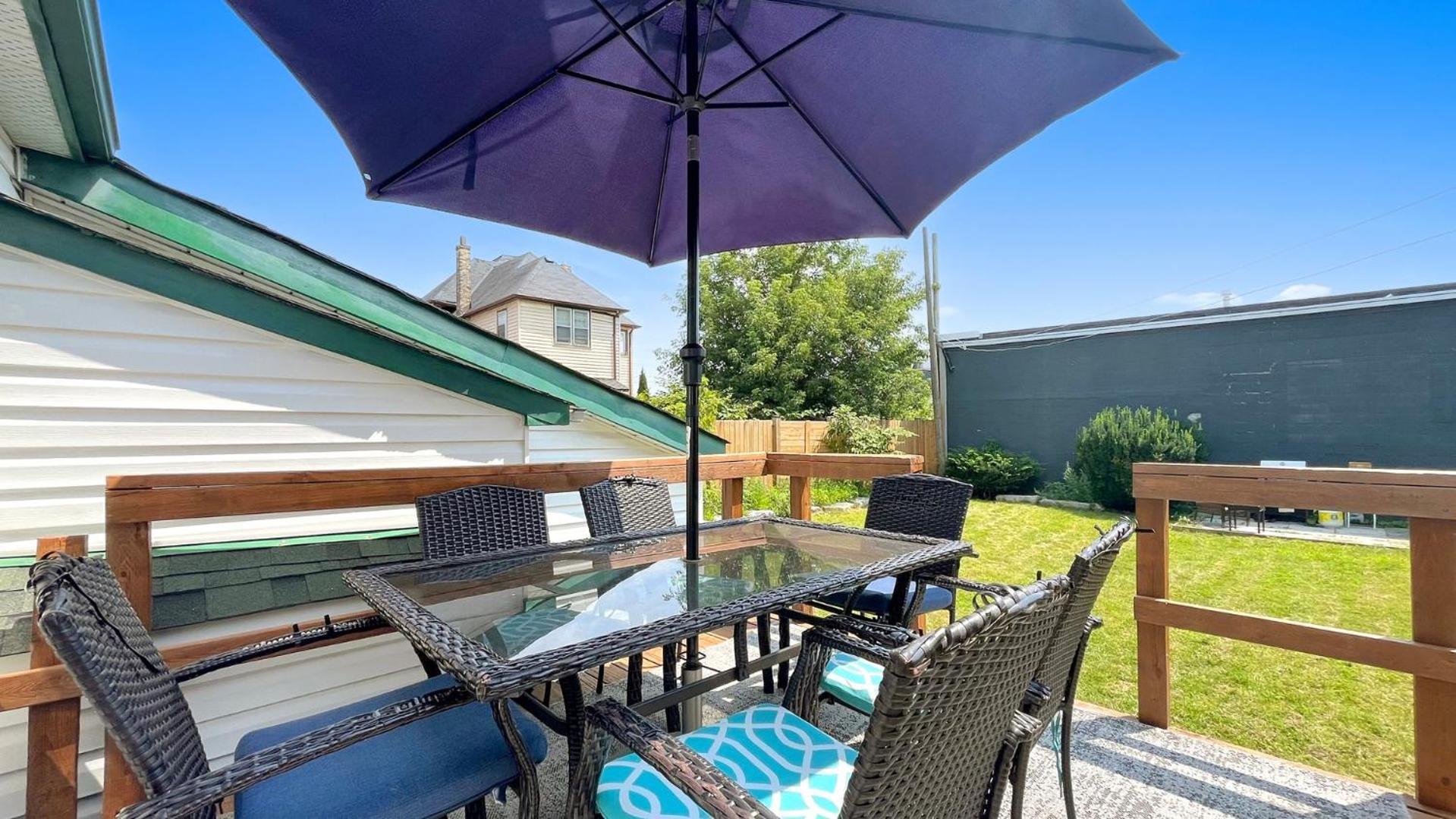 Cozy 2Br House Near Centre With Patio, Bbq, Backyard, And Netflix Διαμέρισμα Peterborough Εξωτερικό φωτογραφία
