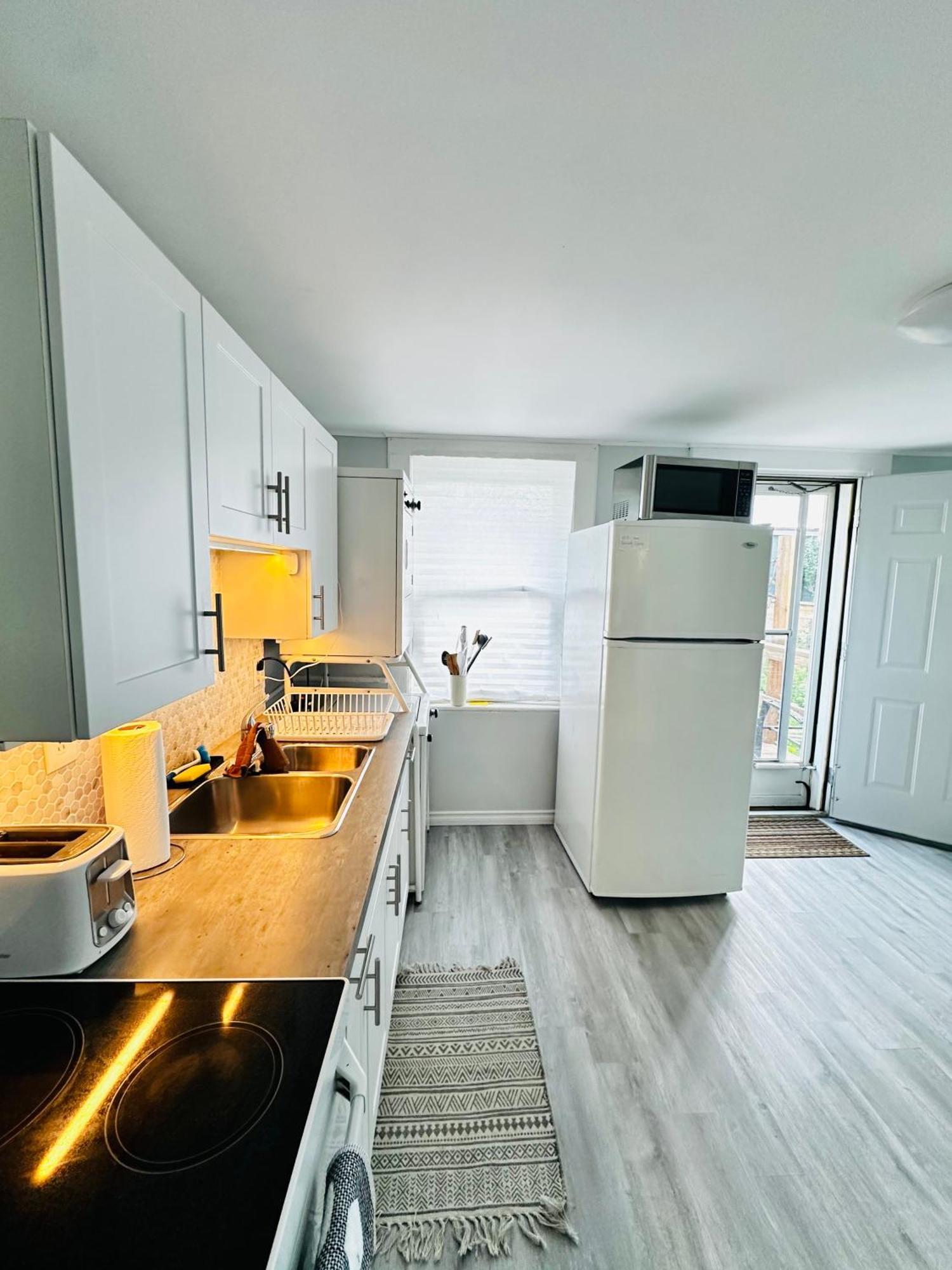 Cozy 2Br House Near Centre With Patio, Bbq, Backyard, And Netflix Διαμέρισμα Peterborough Εξωτερικό φωτογραφία